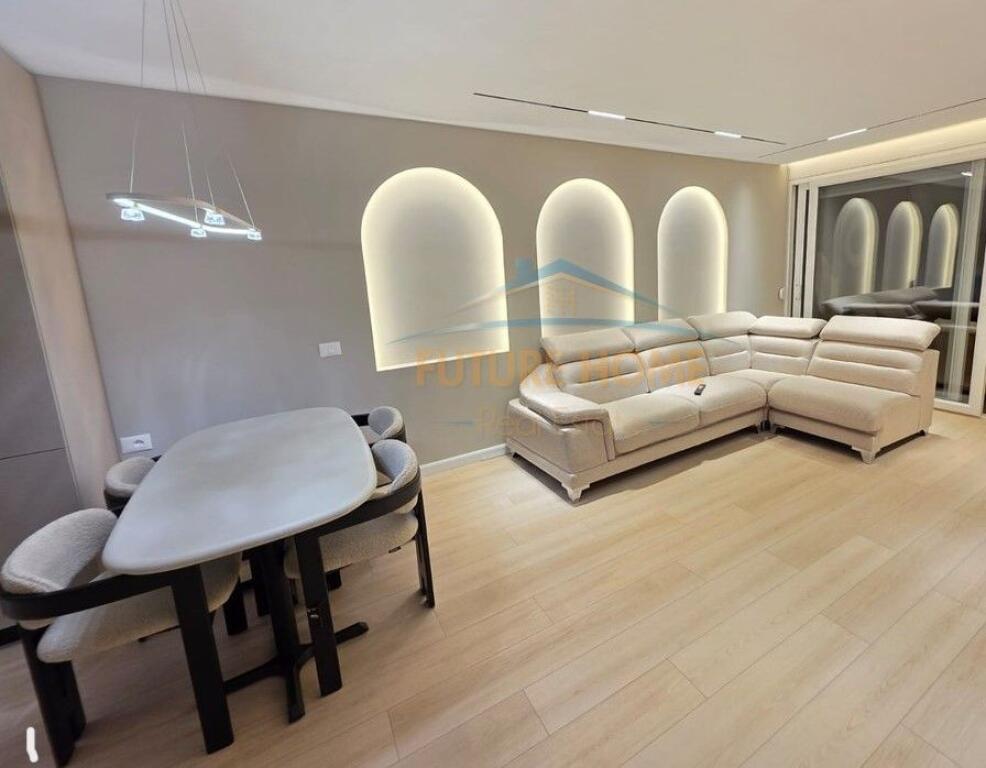 VENDESI APPARTAMENTO 2+1+2 PRESSO L'EX ESPOSIZIONE