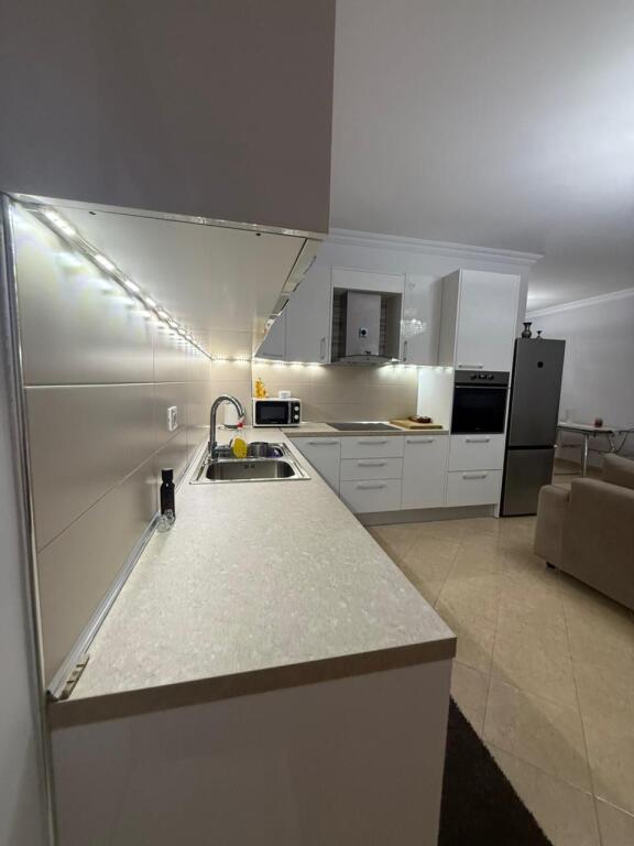 Fresk Affittasi Appartamento 2+1