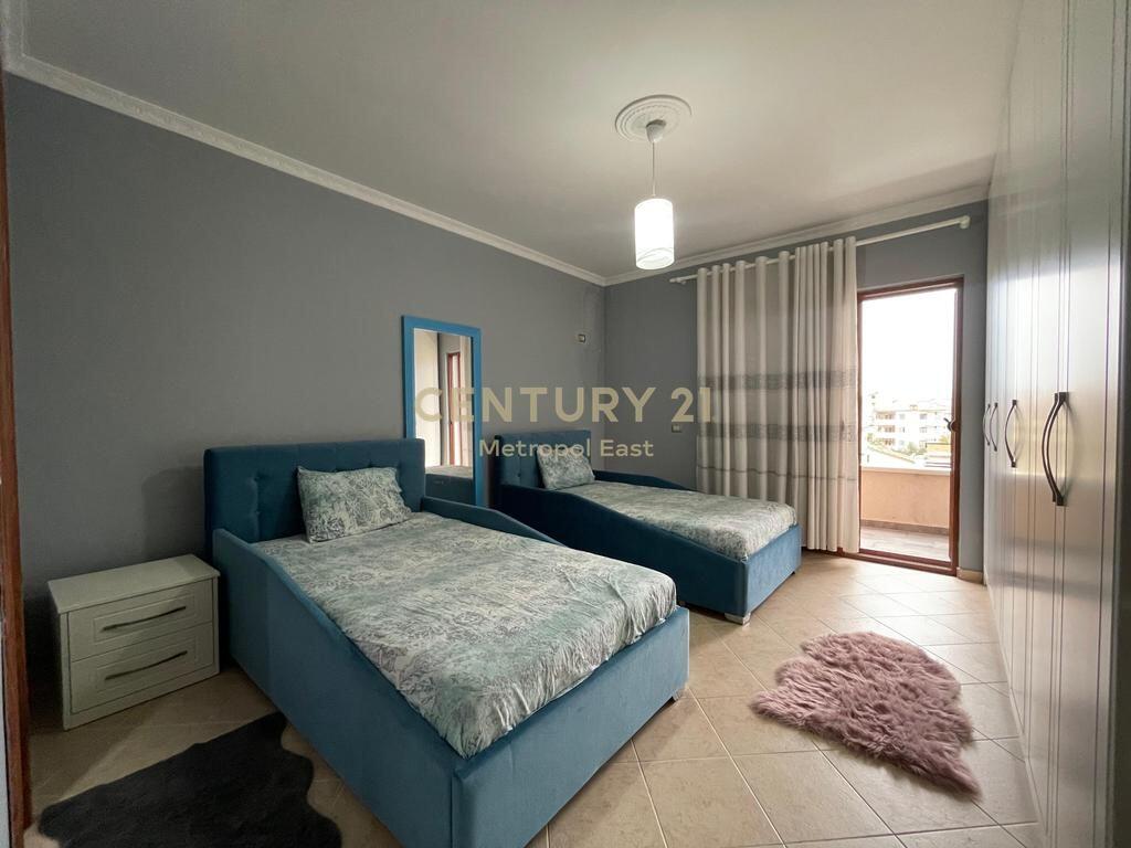 JEPEN ME QIRA 2KATE TE NJE VILE NE SAUKUN E RI, PRANE RRETHROTULLIMIT 1,000 € /Muaj