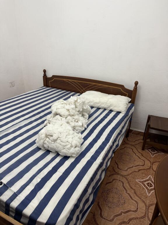 Collina Siri, casa 1+1 in affitto 30.000 leke