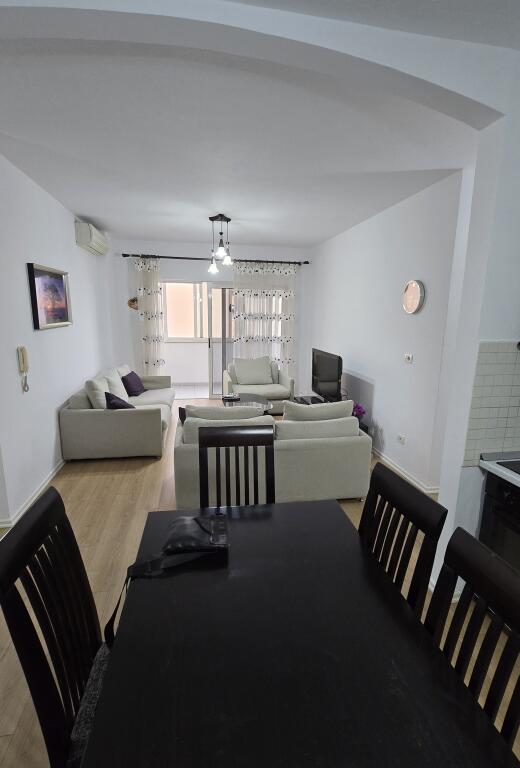 Posizione posizione! Appartamento con 2 camere da letto - Stadio Dinamo, Tirana