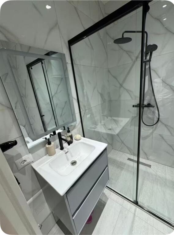 Studio per shitje tek Kompleksi Magdalen, Ali Demi