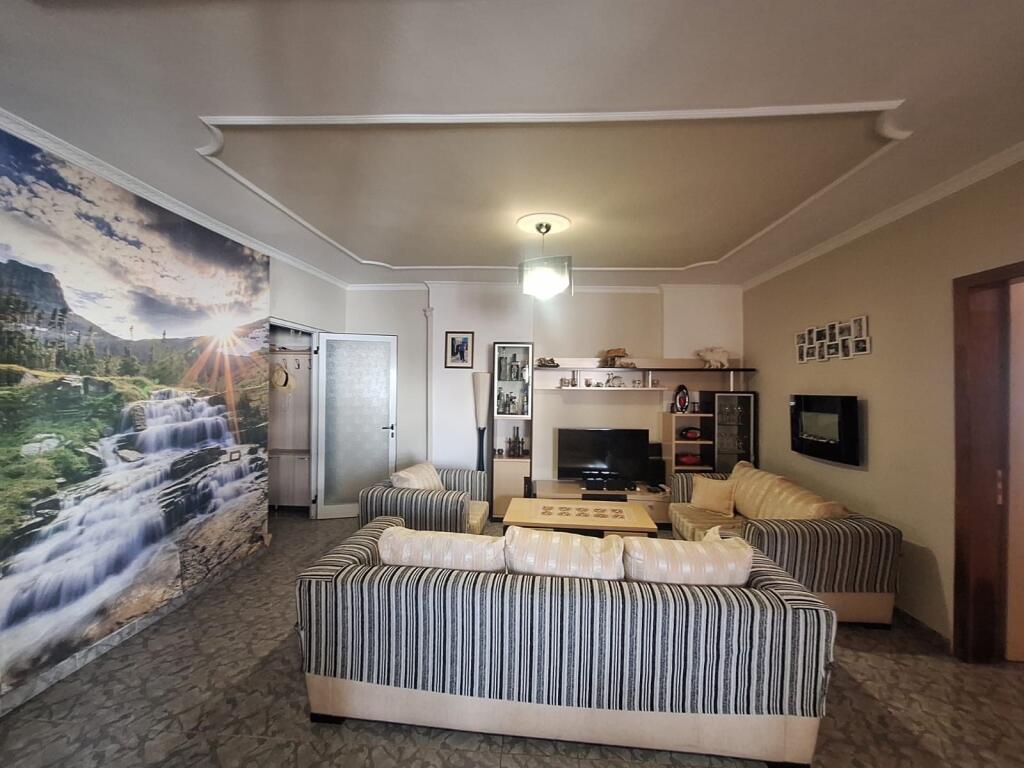 Appartamento 2+1, Don Bosko!