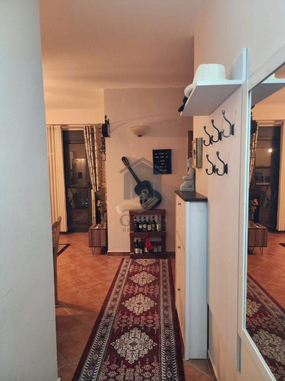 Disponojmë për shitje një super Apartament 2+1 pranë Shkollës "Bajram Curri" në Plazh