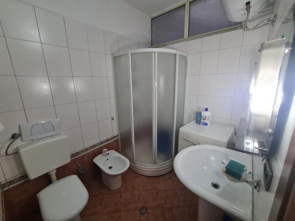 In vendita, appartamento 1+1+2 balconi, spiaggia Iliria Durres