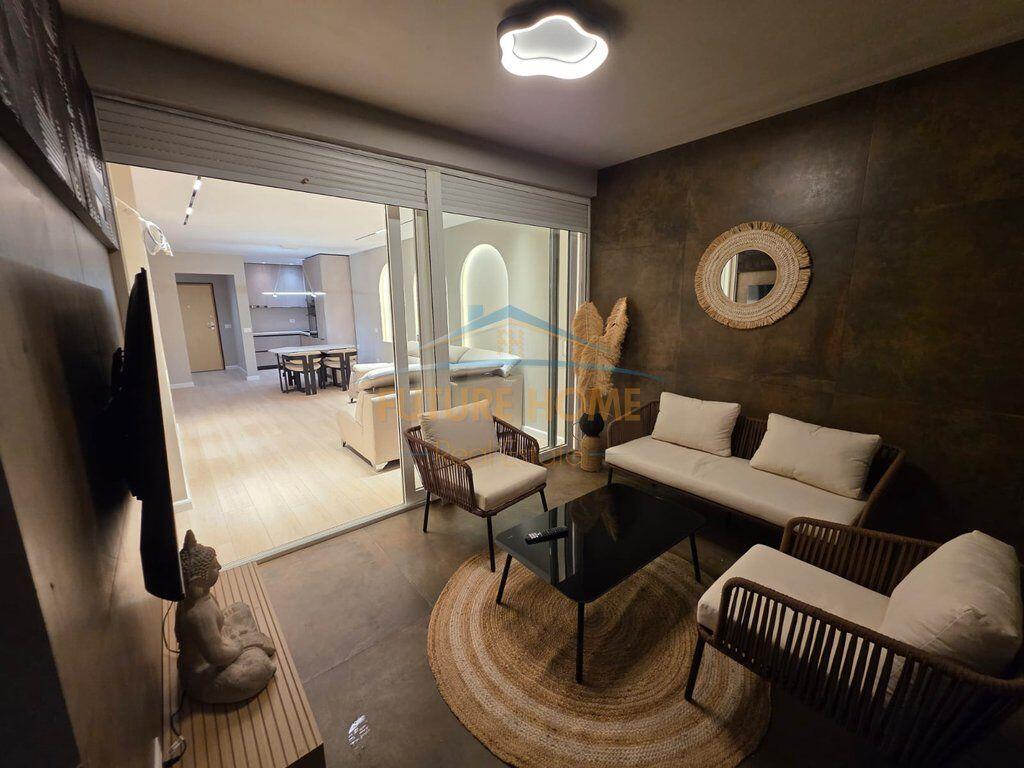 Shitet apartament 2+1+2 prane Ish Ekspozita Tirane