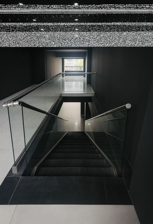 Unità Commerciale in Affitto, Ish-Blloku