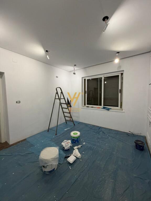 JEPET ZYRE 30 M2 ME QERA TE MYSLYM SHYRI 40.000 LEKE