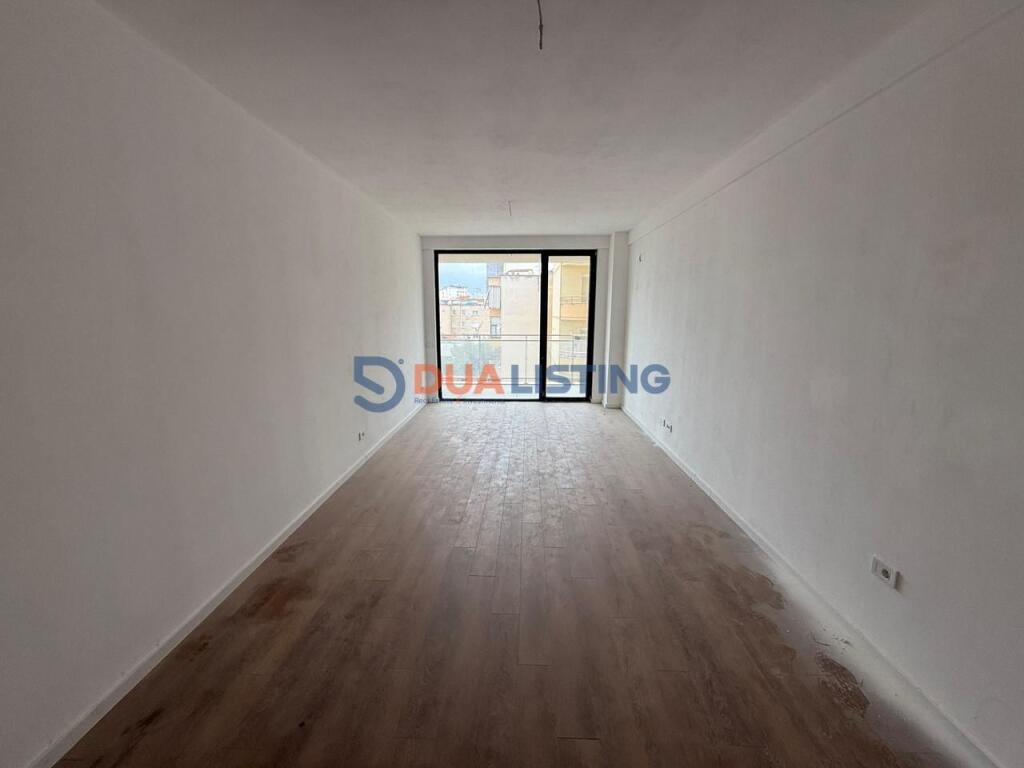 Qira , Ambient Per Zyra tek Golden Tower , Mine Peza!