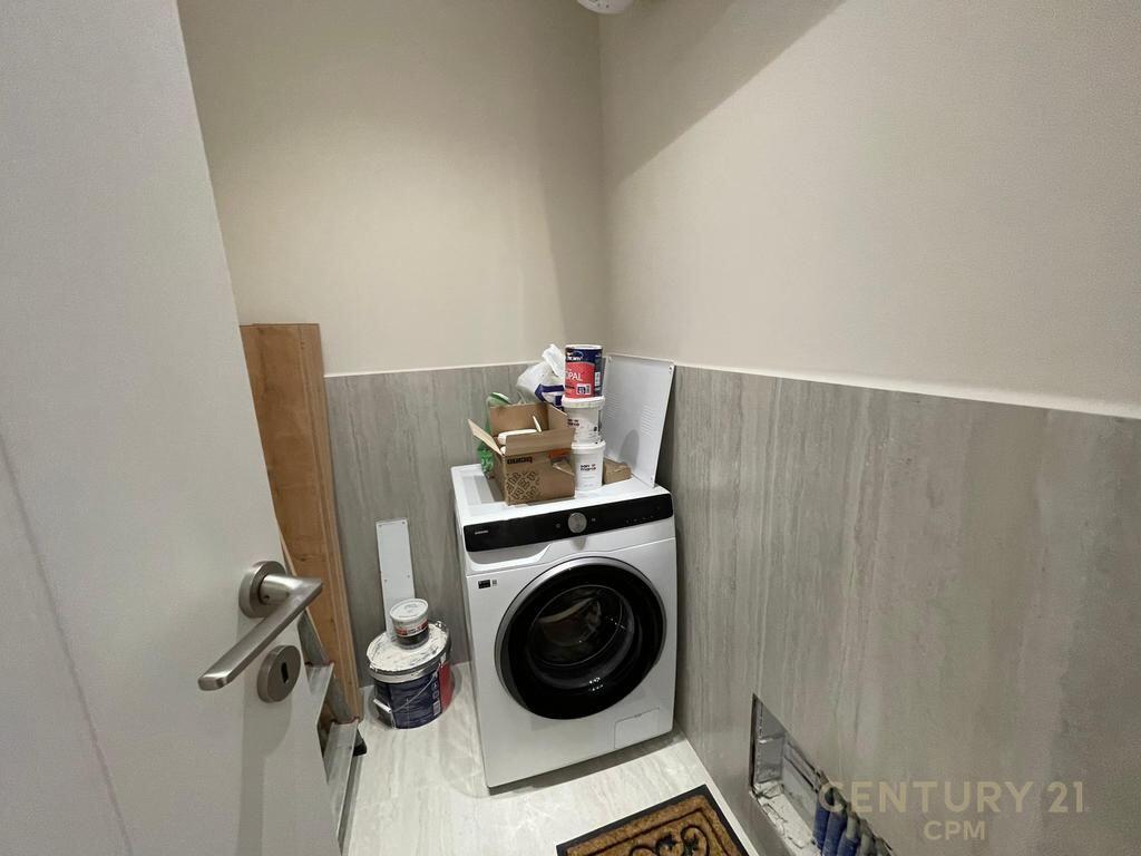 SHITET | Apartament 2+1 me 2 Poste Parkimi – Liqeni i Thatë, Tiranë