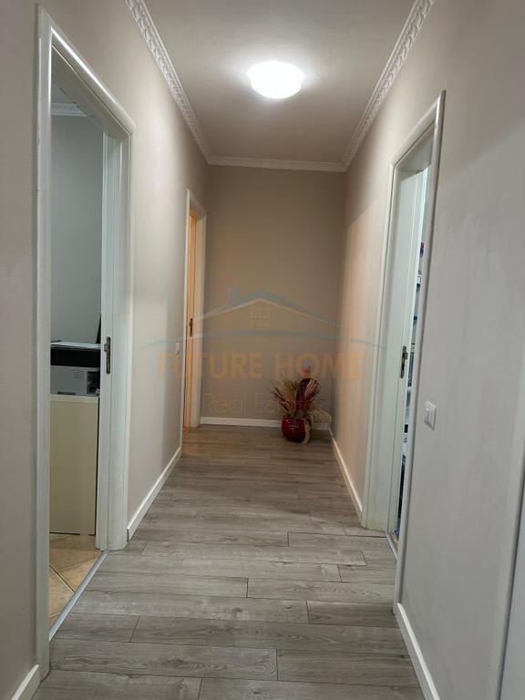 Shitet, Apartament 2+1+2, Stacioni i Trenit