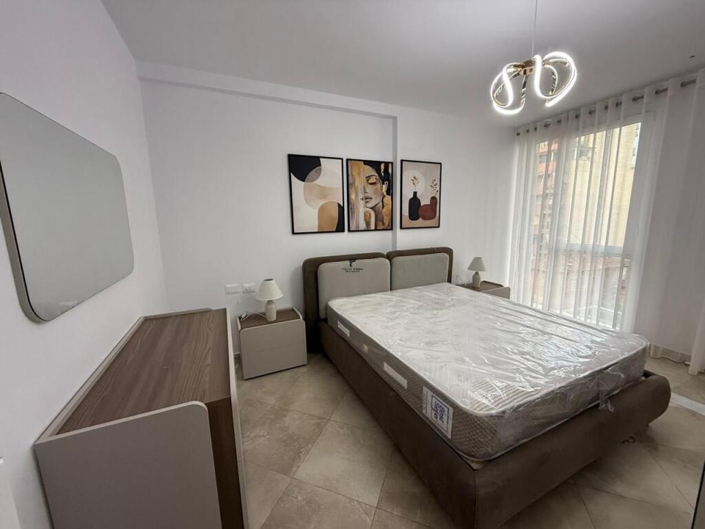 APARTAMENT ME QERA 2+1 RRUGA E BARRIKADAVE 85.000 LEKE