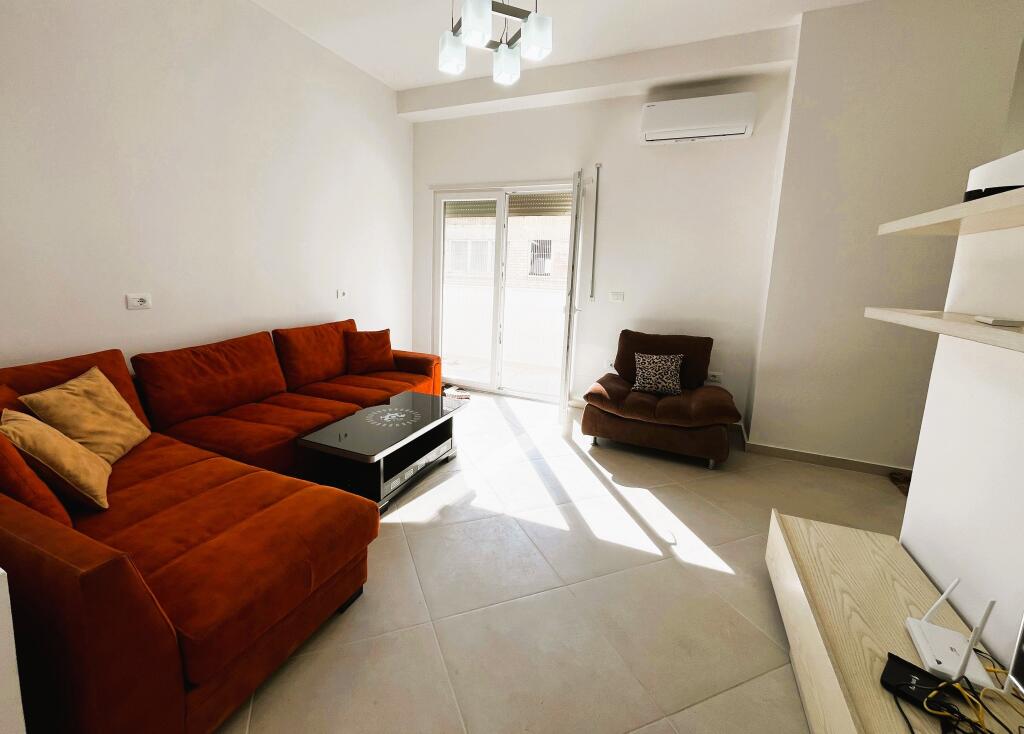Apartament per Qira 2+1+2 prane Ish Rajonit Durres