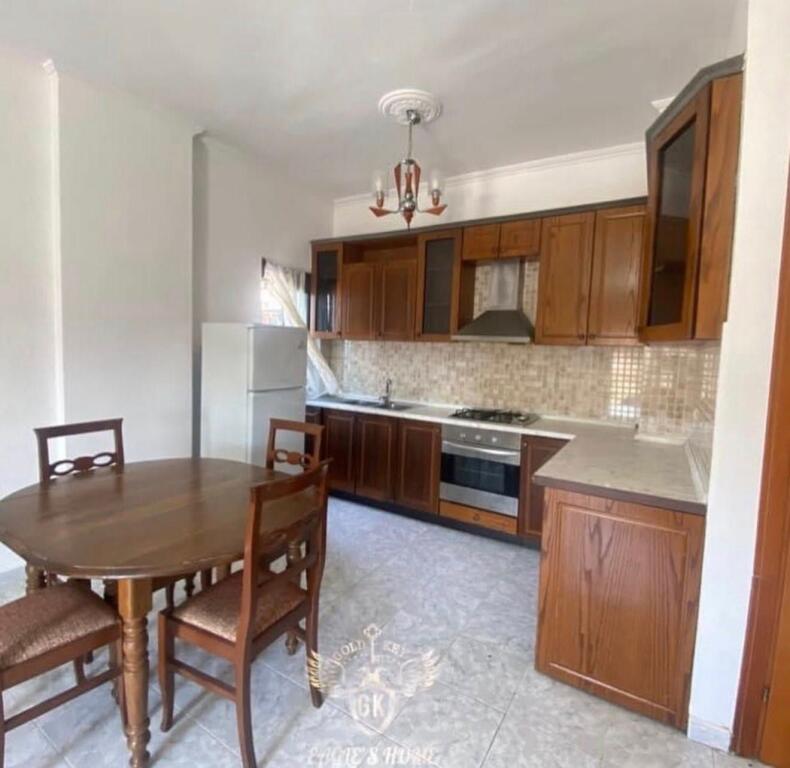 APPARTAMENTO IN AFFITTO 2+1+2 con balcone  💰 Prezzo: 300€ / Mese netto📍 Posizione: Mercato Frutta e Verdura Durazzo