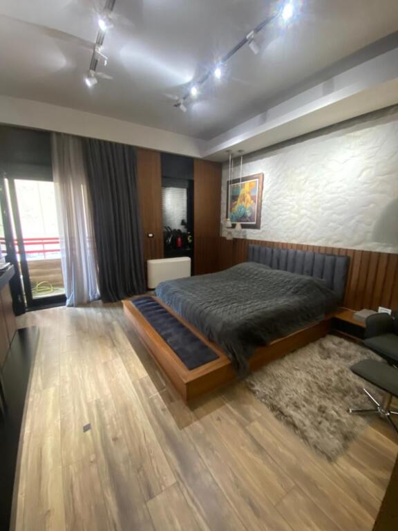 Jepet me qera Penthouse 3+2+parking liqeni That 1699 eu