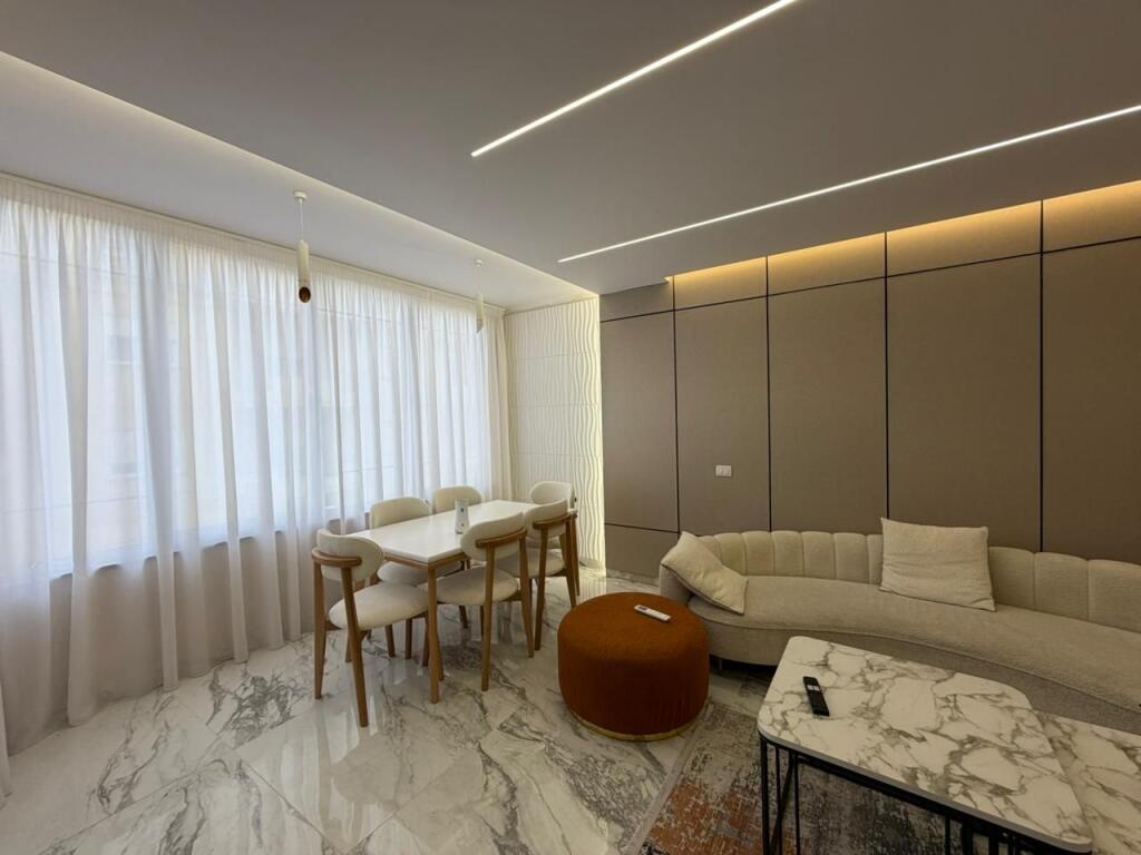 Shitet Apartament 2+1