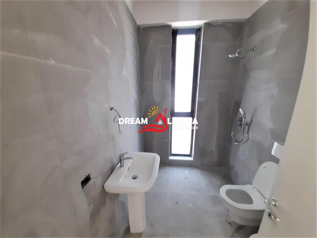 Jepet me qera ambient zyre ne Myslym Shyri prane Someg (ID 4261867)