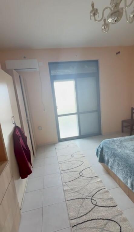 Jepet me qera Apartamenti 3+1 , Ali Demi , prane sophie caffe  500 mije leke