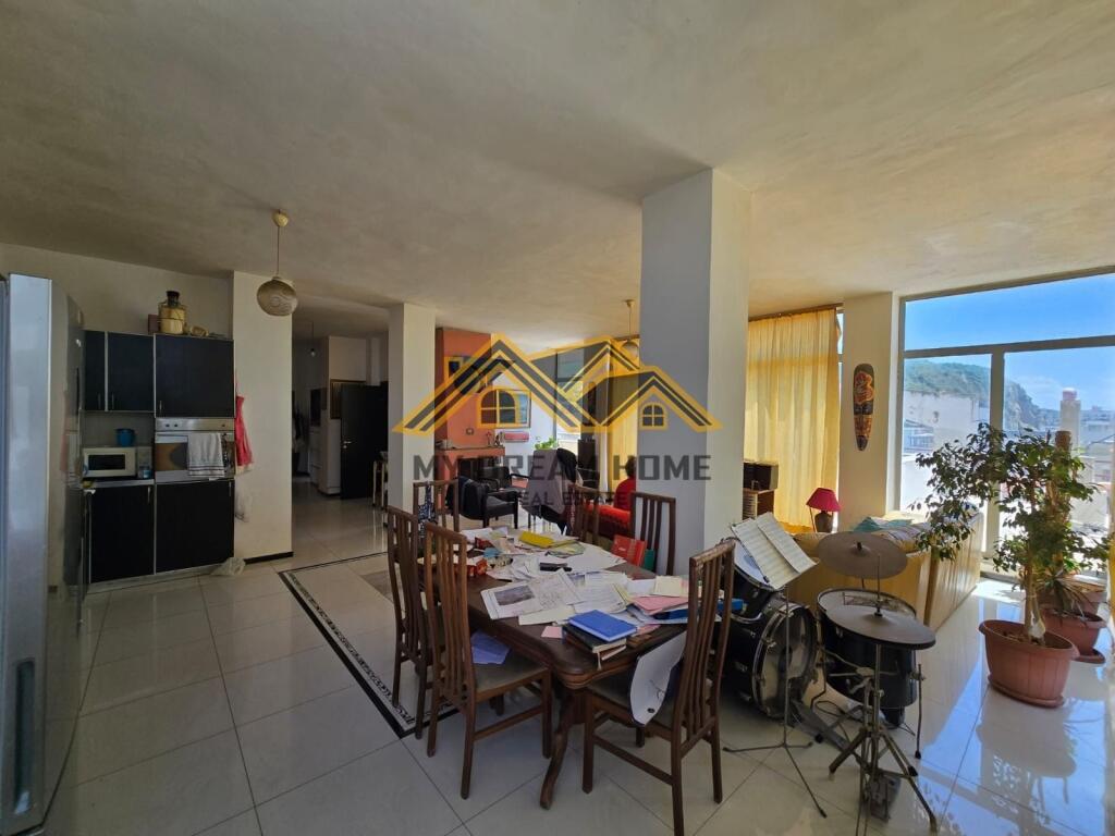 SHITET APARTAMENT 2+1+2+VERAND ME PISHIN TEK SHKEMBI I KAVAJES!!