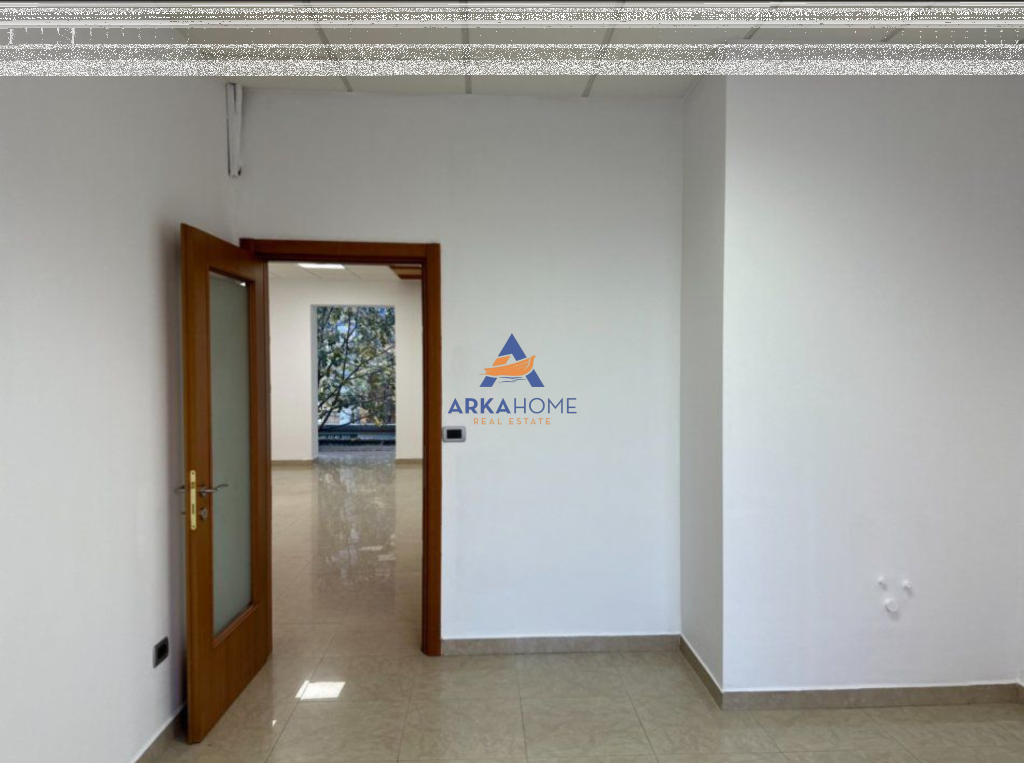 JEPET ME QERA AMBIENT 100M2 NETO "NE ZONEN E BLLOKUT" 1000 EURO