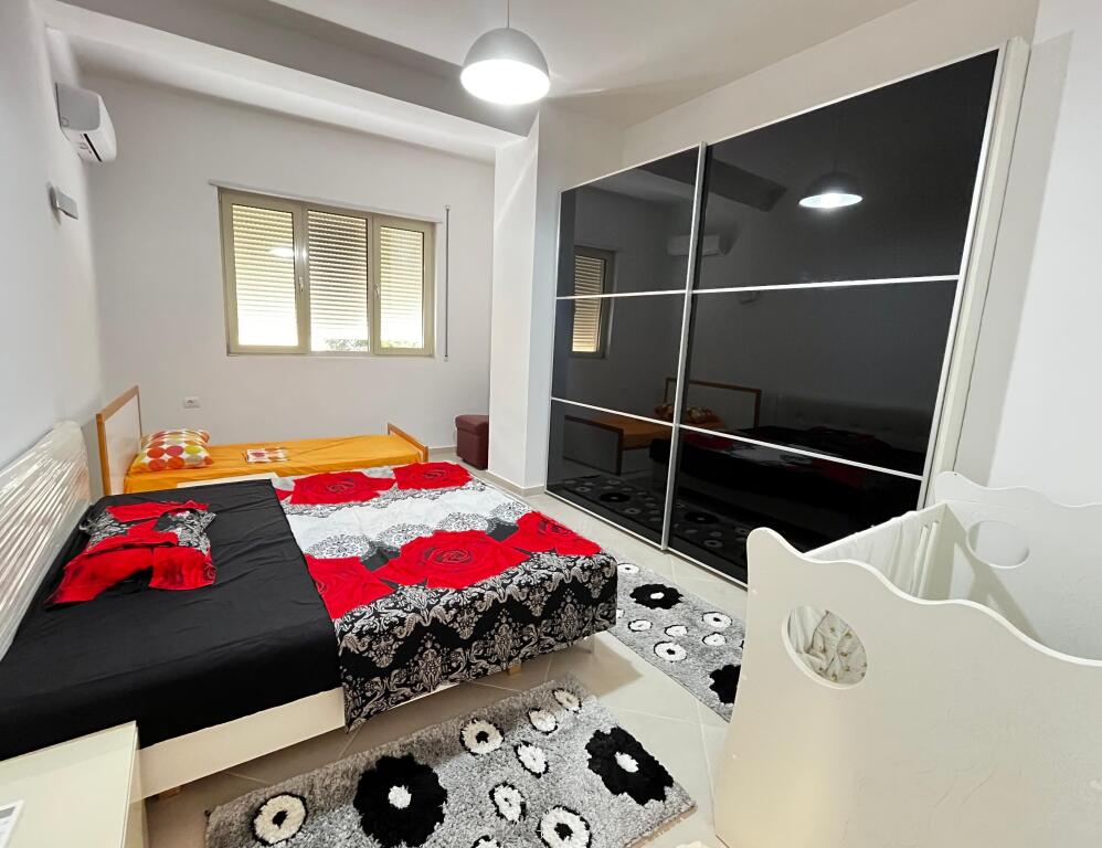 Apartament per Qira 2+1+2 prane Ish Rajonit Durres