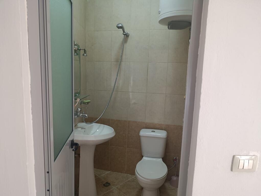 Ambjent zyra, dyqan, Prokuroria e Tiranes!