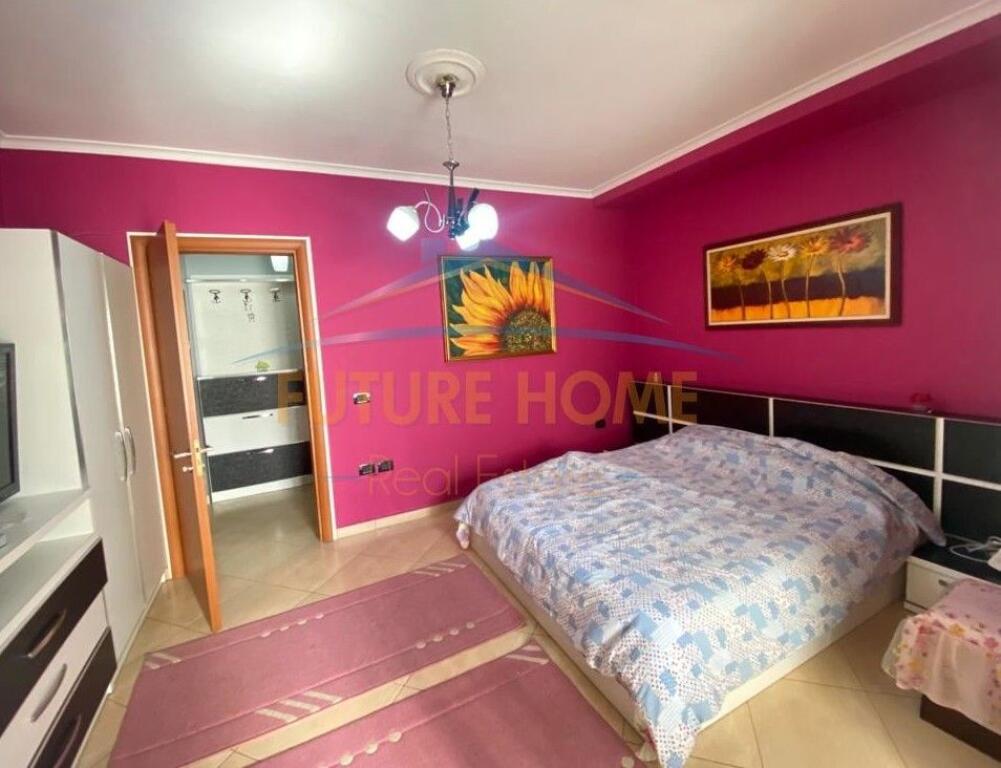 Qera, Garzoniere, Kodra e Diellit, Tiranë