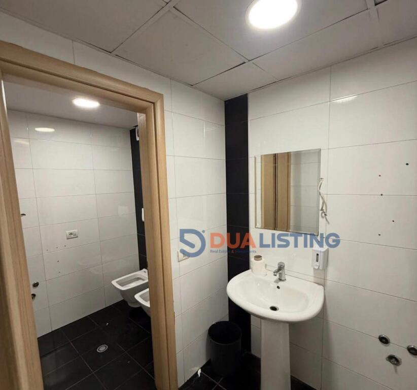 Zyra me Qira ne Bllok