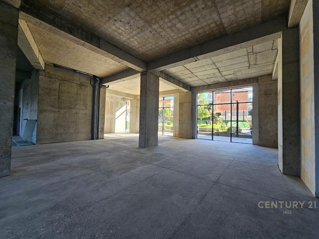 QIRA | Godinë 10-Katëshe në Rrugën e Kavajës – 4,500 m² Ndërtim