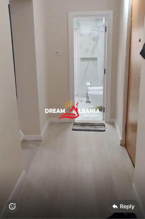 Ambjent zyrash me qera prane Kryqezimit te 21 Dhjetorit, Tirane ID (42611394)