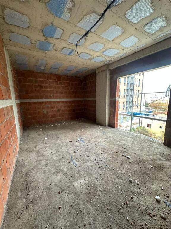 APPARTAMENTO 2+1+2 IN VENDITA PRESSO L'EX CAMPO DI AVIAZIONE, TIRANA