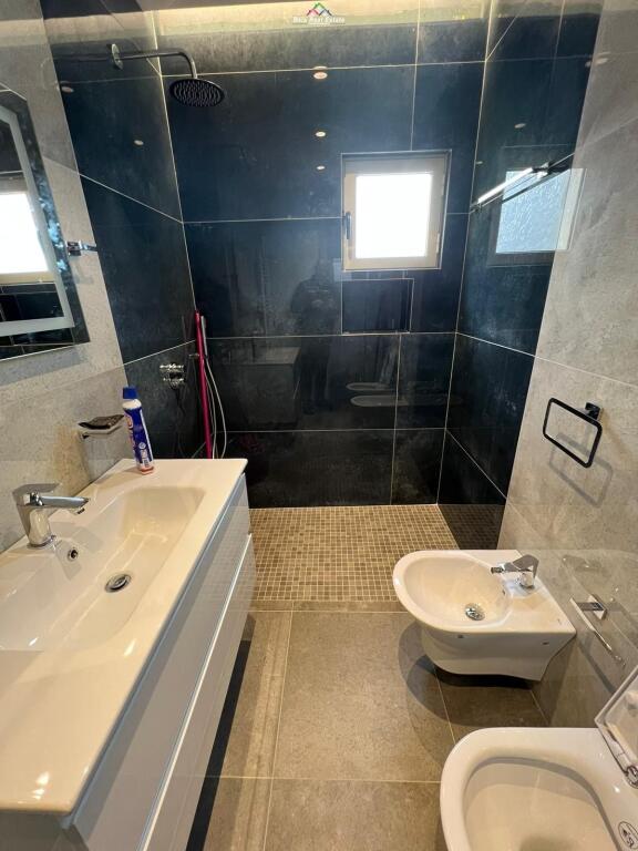 Apartament Me Qera 2+1 Tek Fusha Aviacionit (ID B220339) Tirane