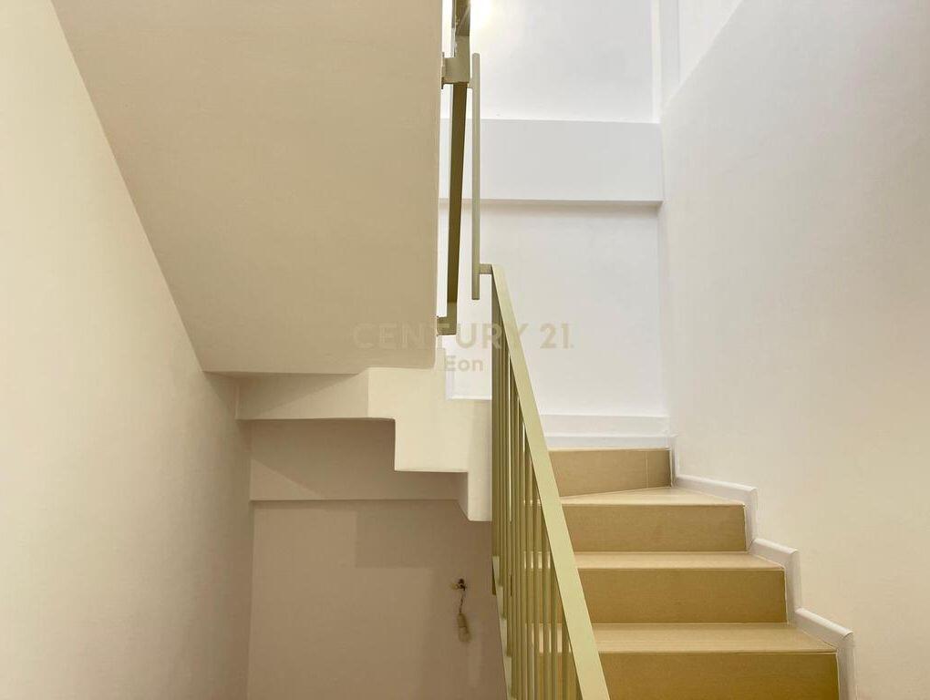 JAPIM ME QERA VILE NE FARKE, TIRANE