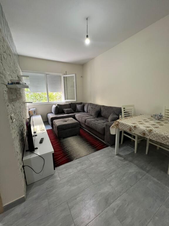 Apartament me qera te Rruga e Kosovareve !