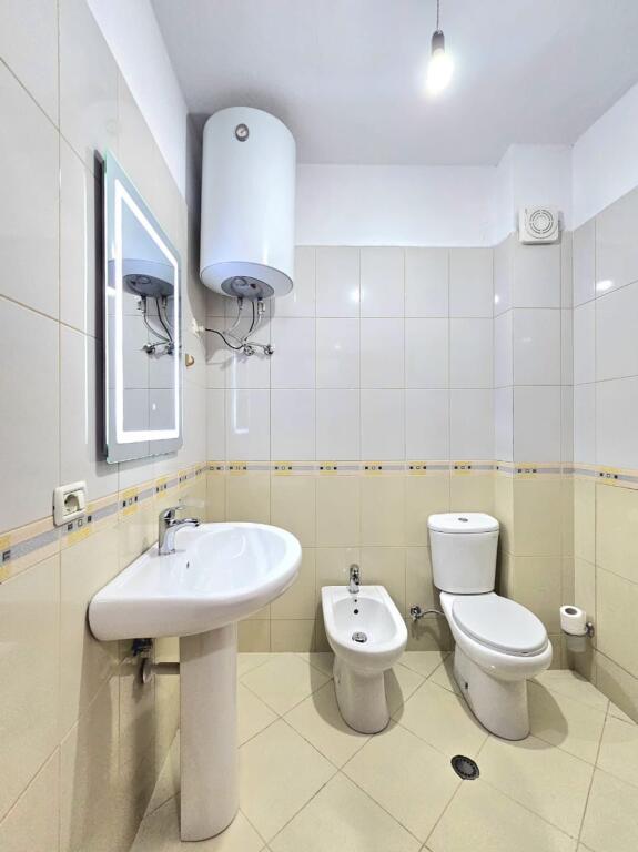 📍 Jepet me qira apartament 2+1+2 – Fresk, pranë Restorant Deliut (Rruga e Teleferikut)