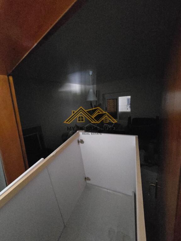 SHITEN 2 APARTAMENTE 2+1+ 200m2 VERAND AFER SHKOLLES 2 GJELAT DURRES!