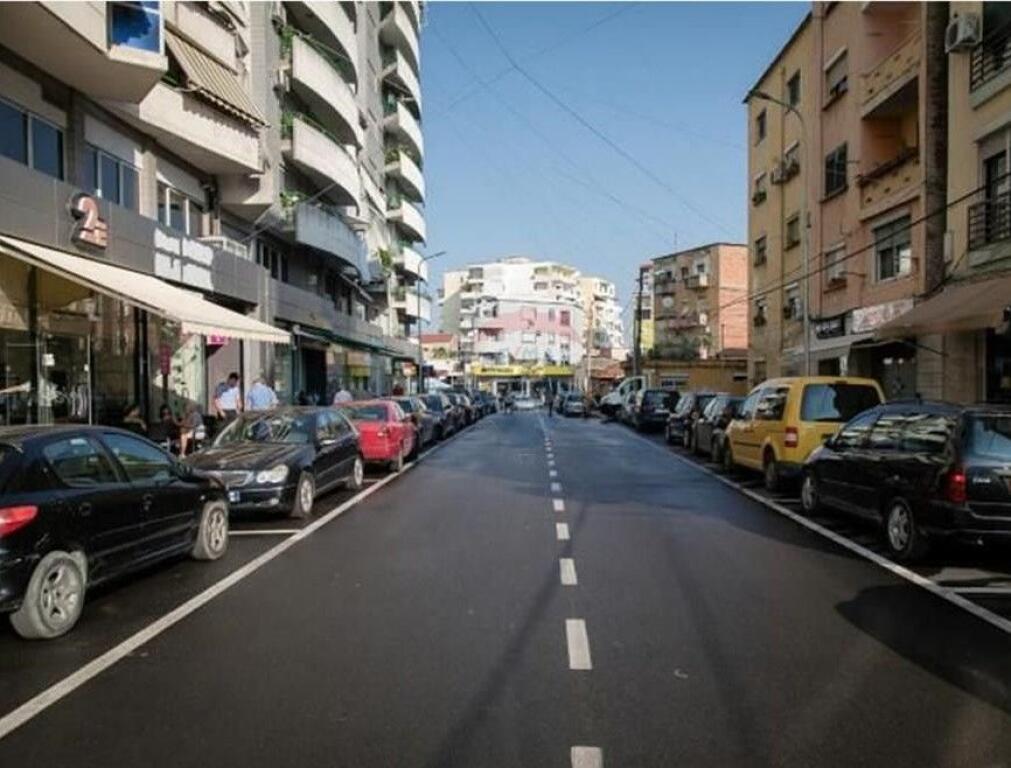 Shitet Apartament 1+1 tek Rruga Ali Pashe Gucia, prane Pazarit te Ri (530171090-1442)