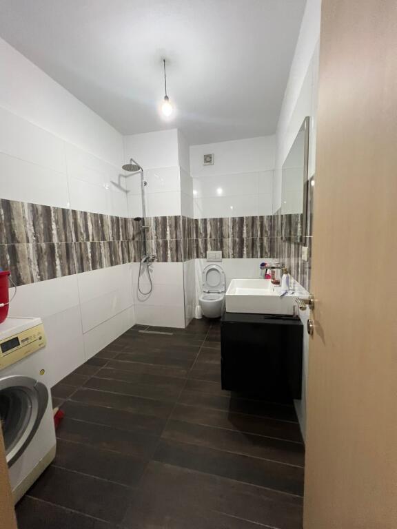 Apartament me qera te Rruga e Kosovareve !