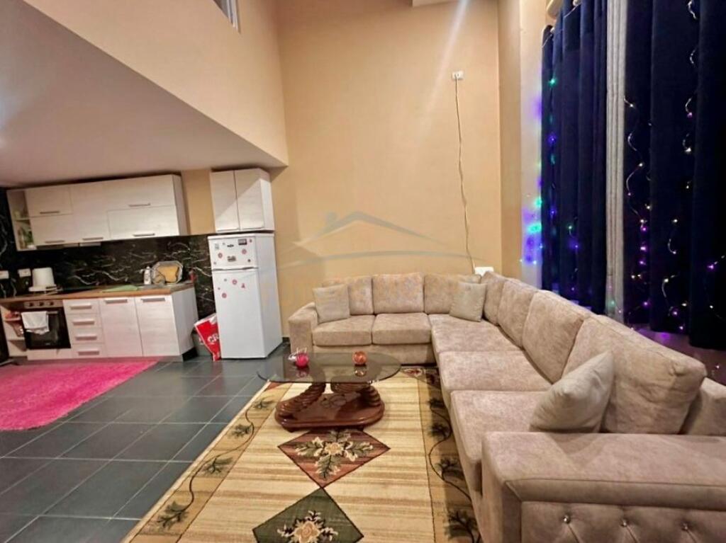 Shitet, Duplex, Liqeni i Thatë, Tiranë