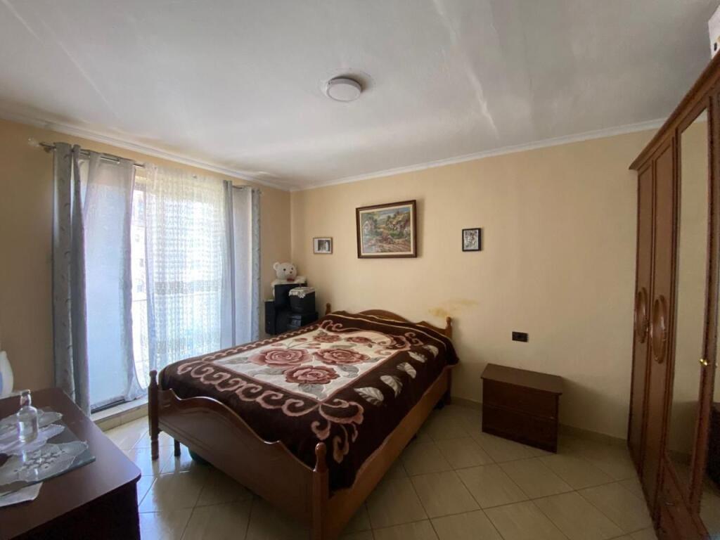 Shitet apartament 1+1 afer Shkolles “Bajram Curri”, Tiranë