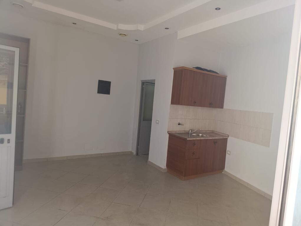 Ambjent zyra, dyqan, Prokuroria e Tiranes!