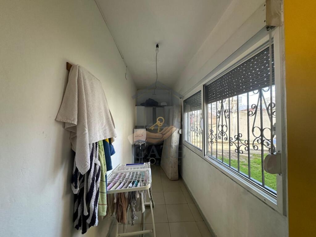 Shitet, Apartament 2+1,tek Shkolla "Qemal Mici" , Durres!