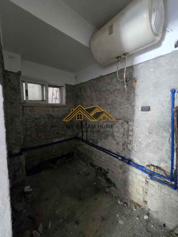 SHITEN 2 APARTAMENTE 2+1+ 200m2 VERAND AFER SHKOLLES 2 GJELAT DURRES!