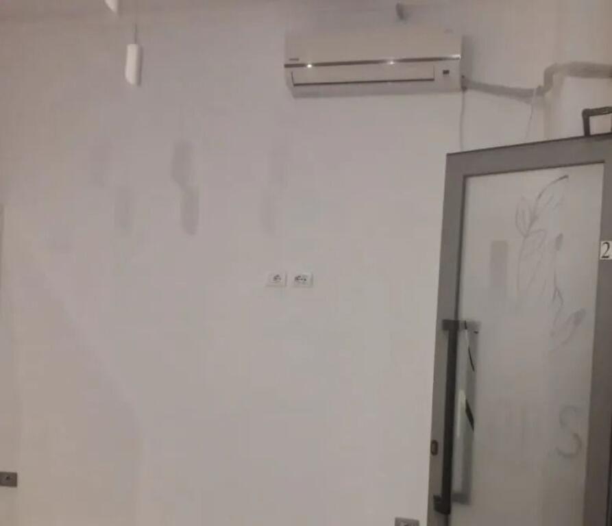 Affitto locale commerciale, Kinostudio, 300 Euro/Mese