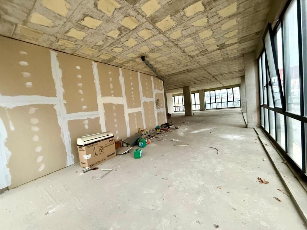 Shitet ose jepet per qira ambjent biznesi ne Qender te Kamzes