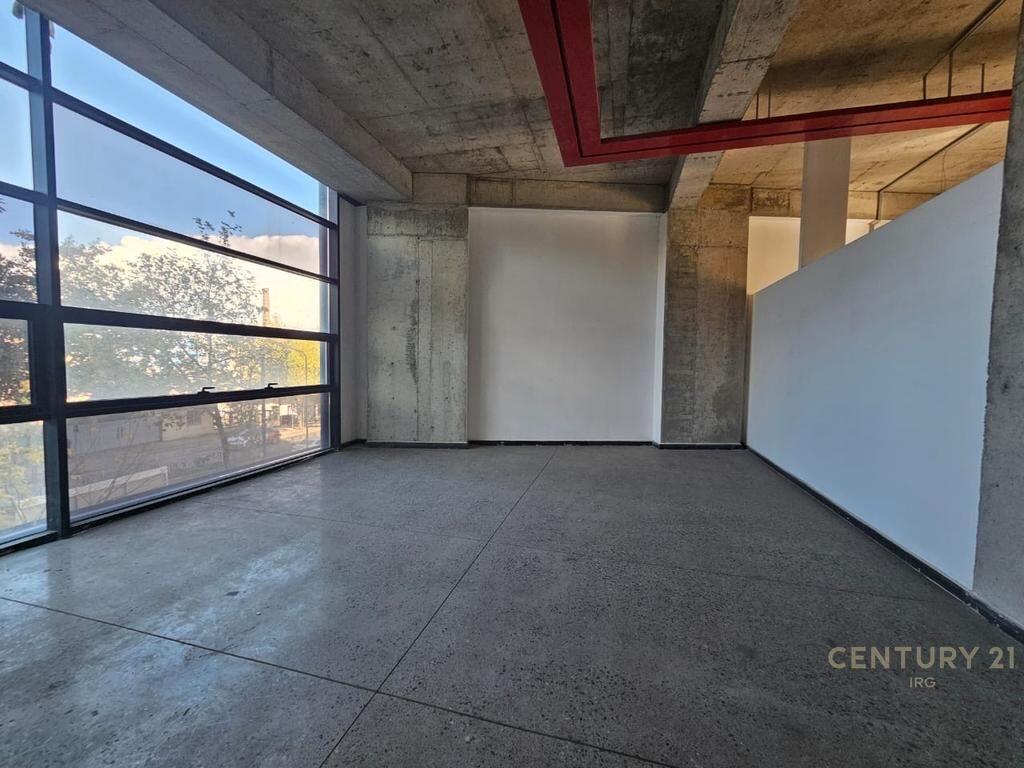 QIRA | Godinë 10-Katëshe në Rrugën e Kavajës – 4,500 m² Ndërtim