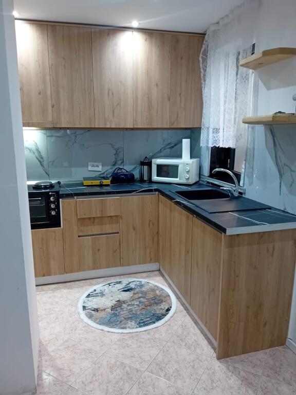 🏡 Apartament me Qira – 1+1, Ish Rruga e Durrësit
