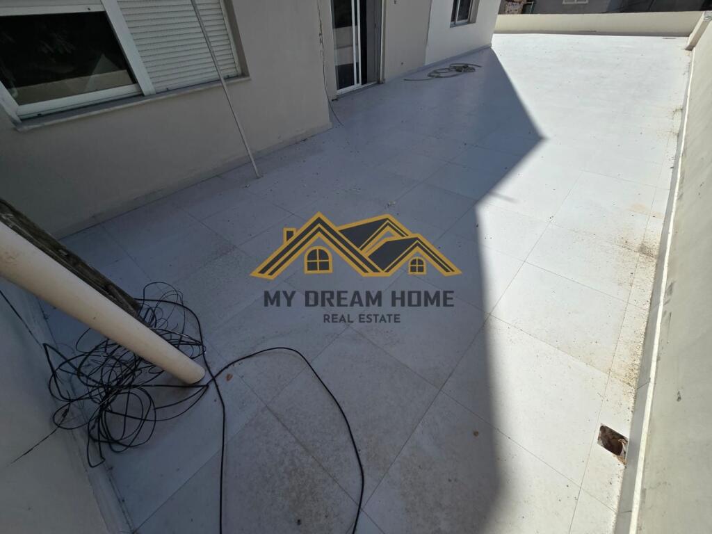 SHITEN 2 APARTAMENTE 2+1+ 200m2 VERAND AFER SHKOLLES 2 GJELAT DURRES!