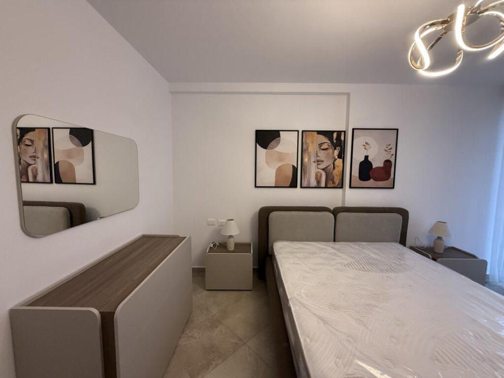 APARTAMENT ME QERA 2+1 RRUGA E BARRIKADAVE 1.000 EURO