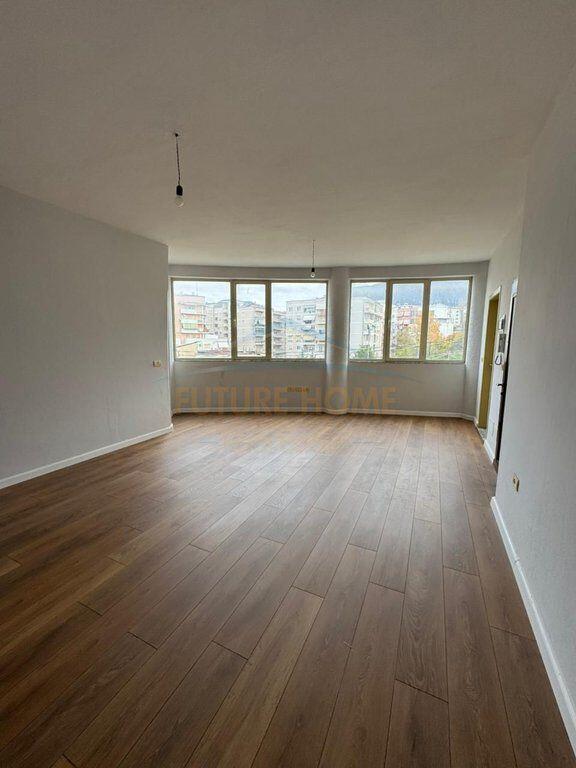 Shitet, Apartament 1+1, Fresku , Tiranë